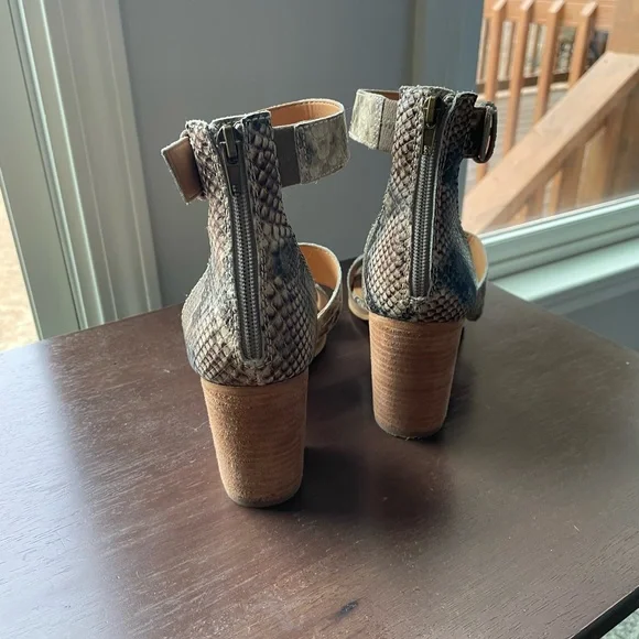 Frye and Co. Women’s Bryn Stitch Sandal Heeled Snake Print SZ 9 3”heel - Picture 7 of 9